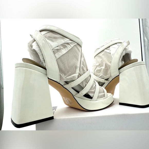 🔥🌶️Nine West Teriss Strappy Platform Sandals Patent Leather White 🌶️🔥 - Picture 10 of 11